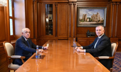 Baş nazir Gürcüstanın səfiri ilə görüşdü