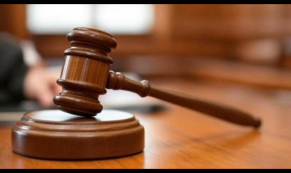 Atasını öldürən şəxs hakim qarşısında