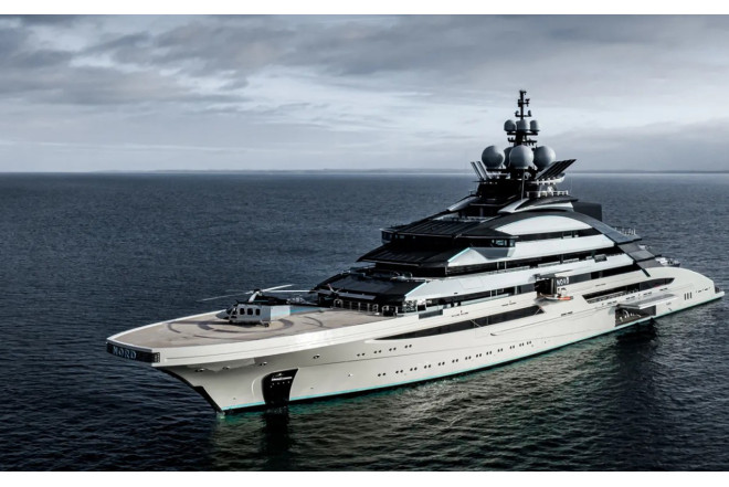 Rus oliqarxın 500 milyonluq superyaxtası təhlükəli sularda