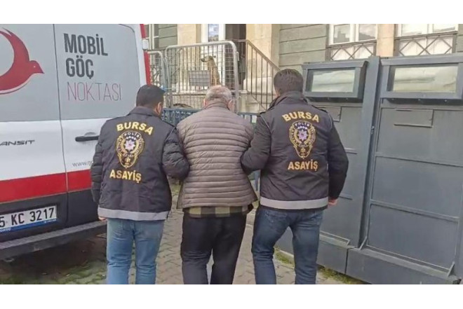 9 əməliyyatla üzünü dəyişdi, 11 il polisdən qaçdı - FOTO