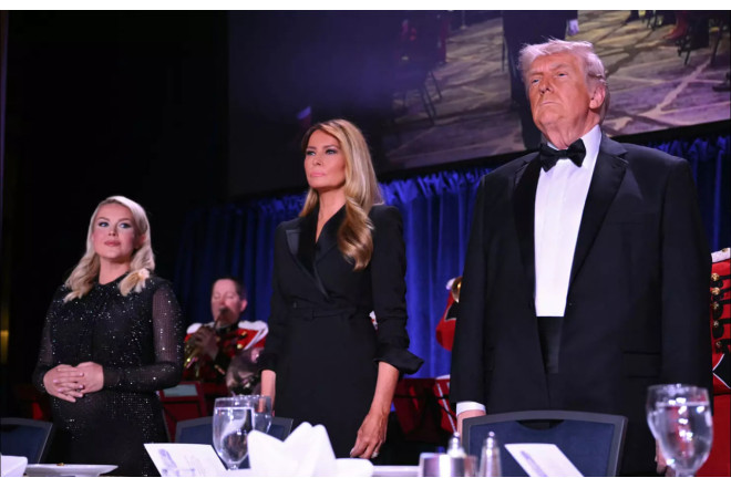 Tramp rəsmi şam yeməyindən təxliyə olundu: Oteldə atəş açan şəxs saxlanıldı - VİDEO