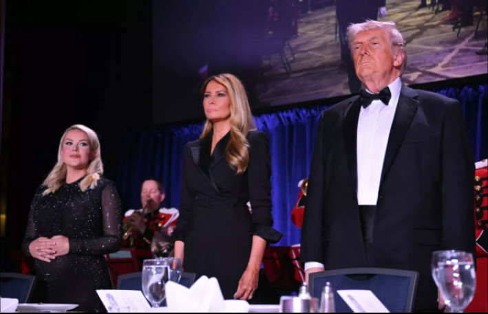 Tramp rəsmi şam yeməyindən təxliyə olundu: Oteldə atəş açan şəxs saxlanıldı - VİDEO