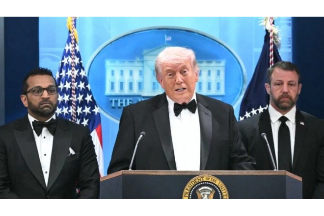 Tramp atışmadan sonra brifinq keçirdi: “Məncə, o, təkbaşına hərəkət edən psixopat idi” - VİDEO