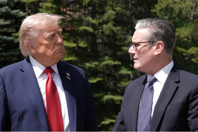 Starmer Trampla Hörmüz boğazında gəmiçiliyin bərpasını müzakirə edib 