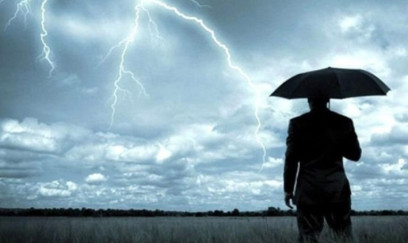 Belə havada telefonla danışmayın! 