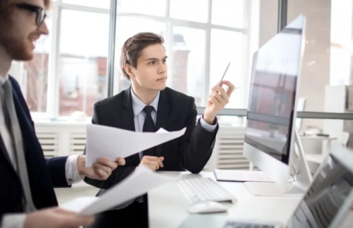 İş yerində bu şəxslər EYNİ MAAŞI ALACAQ