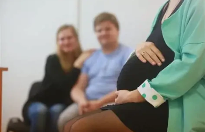 Surroqat ana olmağa hansı ölkələr icazə verir? 