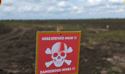 Ukrayna bu ölkə ilə sərhədini minaladı