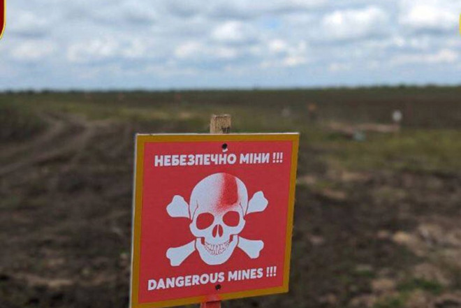 Ukrayna bu ölkə ilə sərhədini minaladı