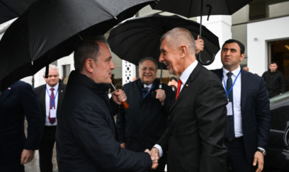 Ceyhun Bayramov Andrey Babişi yola saldı - FOTOLAR