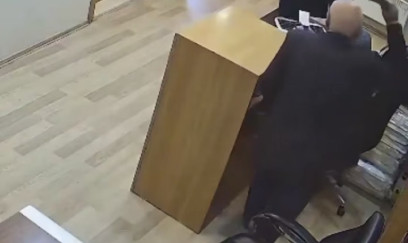 Türkiyədə bələdiyyə binasına silahlı hücum olub 