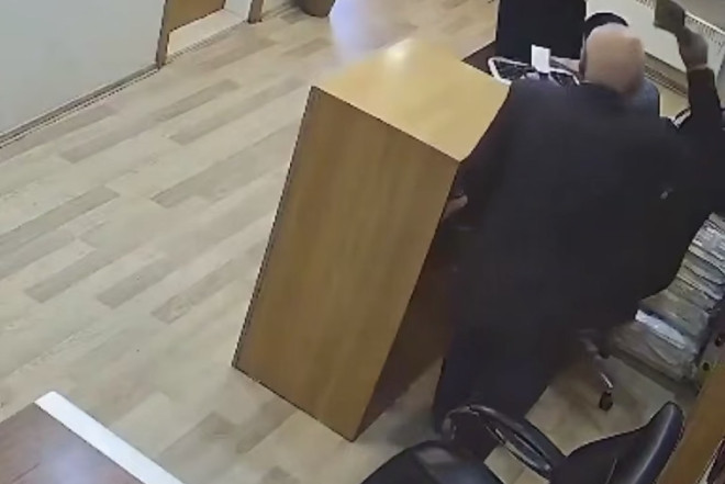 Türkiyədə bələdiyyə binasına silahlı hücum olub 