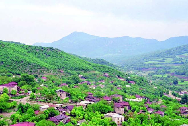 Xocavənd şəhərinə çatan ailələrə mənzillərin açarları təqdim edilib 