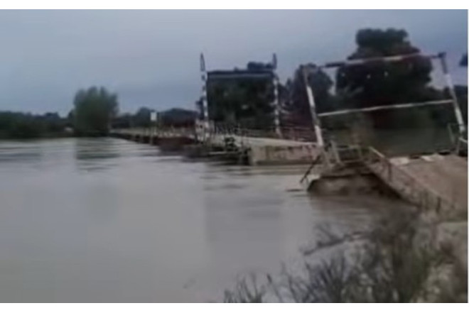 Kürün üstündəki ödənişli körpü dağıldı - VİDEO