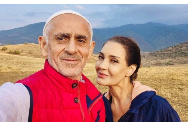Əməkdar artist həyat yoldaşı ilə FOTOsunu paylaşdı