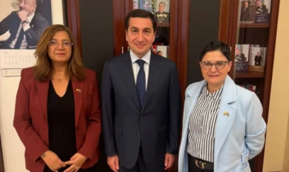 Hikmət Hacıyev Kolumbiya XİN rəhbərinin müavini ilə görüşüb 