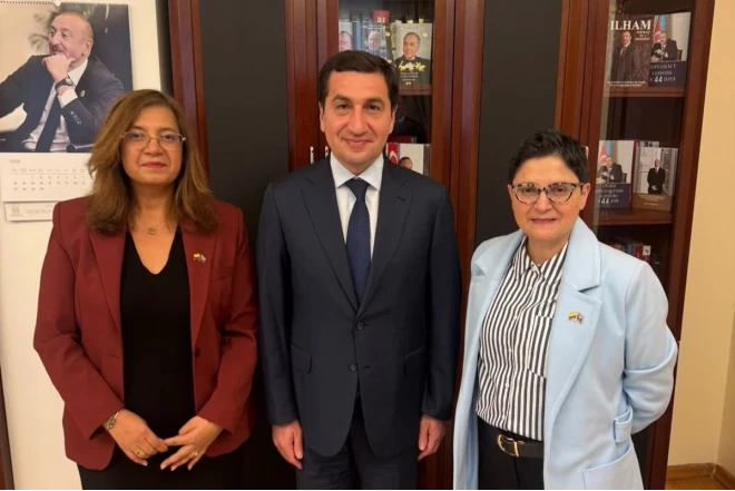 Hikmət Hacıyev Kolumbiya XİN rəhbərinin müavini ilə görüşüb 