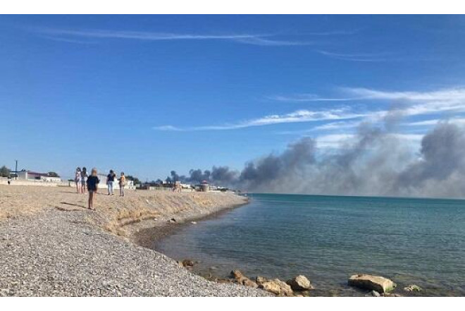 Ukrayna aerodromu və neft bazasını vurdu 