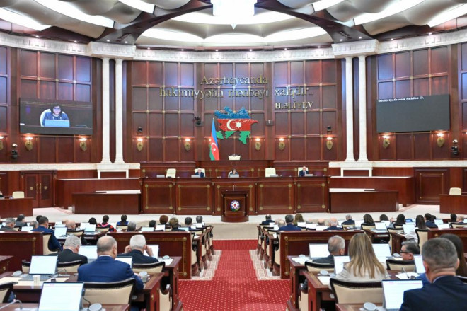 İldə on minlərlə insan Milli Məclisə müraciət edir