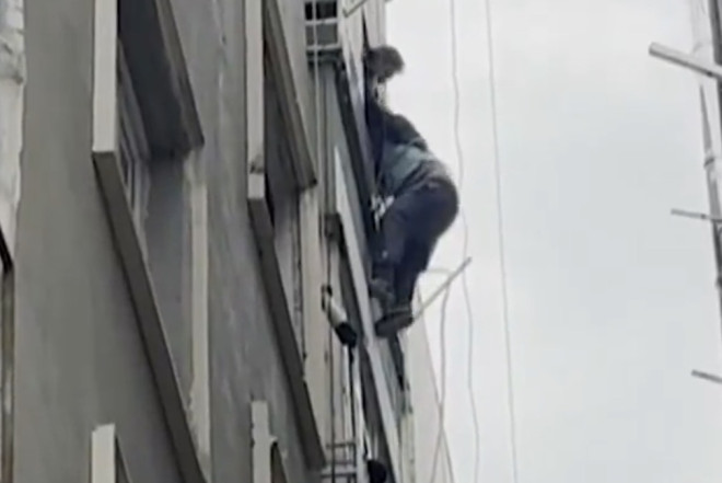 Tikinti liftinin düşüb, 1 nəfər ağır yaralanıb 