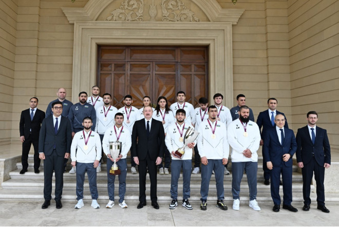 Prezident güləşçilərlə bağlı paylaşım etdi 