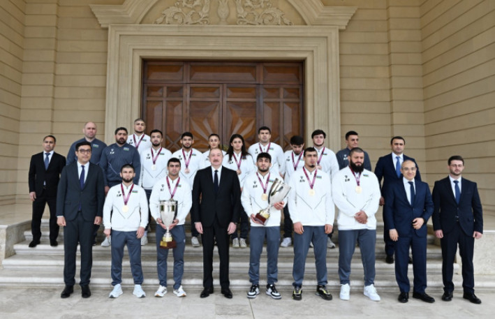 Prezident güləşçilərlə bağlı paylaşım etdi 