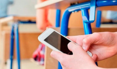 Buraxılış imtahanında bir nəfərdən mobil telefon TUTULDU