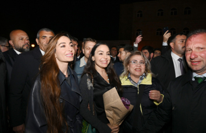 Prezidentin qızları Beynəlxalq Xalça Festivalında - FOTOLAR