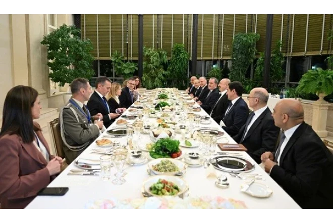 Prezident Meloninin şərəfinə şam yeməyi verdi 
