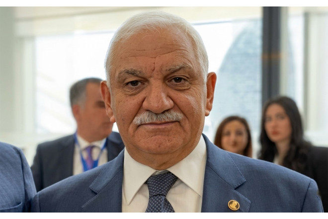 Bəylər Eyyubovun yeni görüntüsü - FOTO