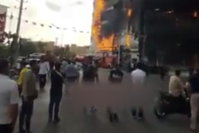 İranda ticarət mərkəzi yanıb 