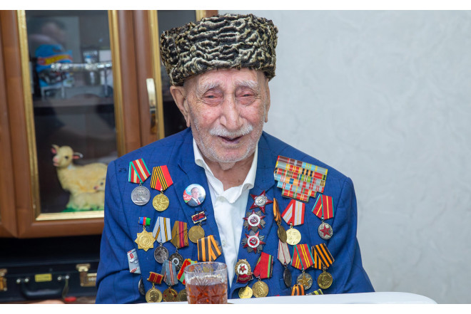 Ağababa İsgəndərovun 100 yaşı tamam oldu - FOTO