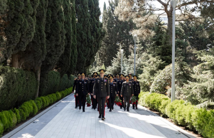 DİN-in şəxsi heyəti Heydər Əliyevin məzarını ziyarət etdi - FOTO/VİDEO