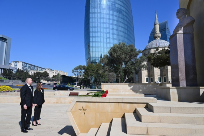 Dövlət başçısı və birinci xanım Həzi Aslanovun abidəsində - FOTOLAR