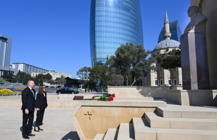 Dövlət başçısı və birinci xanım Həzi Aslanovun abidəsində - FOTOLAR