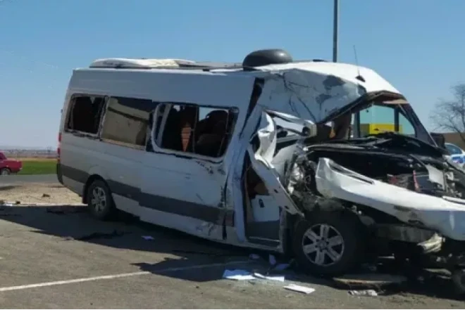 Yevlaxda mikroavtobus aşdı, 22 yaralı var- YENİLƏNİB