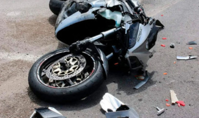 Bakıda motosiklet keçidə çırpıldı: sürücü öldü