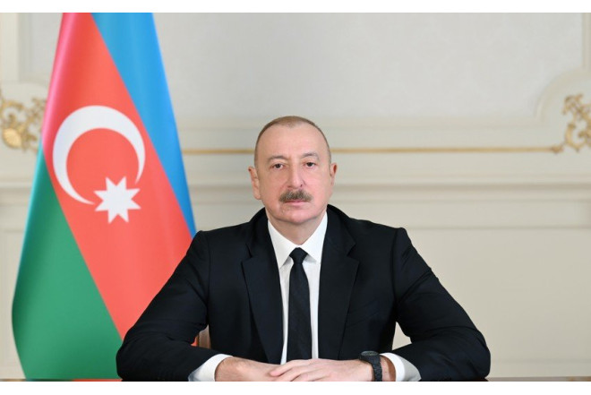 İlham Əliyev paraqvaylı həmkarını təbrik etdi
