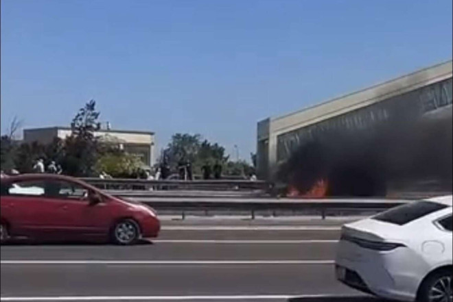 Aeroport yolunda yük maşını kül oldu - ANBAAN VİDEO
