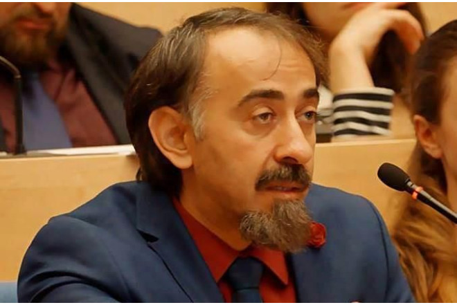 TANINMIŞ VƏKİL "AYNA" NI Məhkəməyə verir