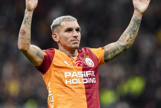 Məşhur futbolçu kafedə döyülüb 