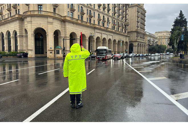 Əlverişsiz hava ilə bağlı sürüclərə xəbərdarlıq 