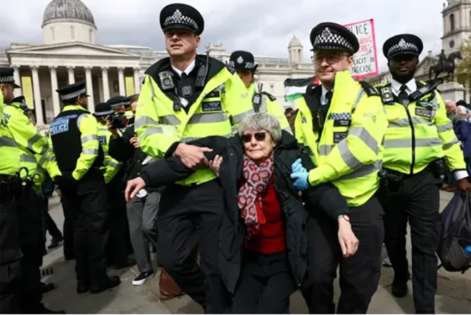 Londonda iki etiraz aksiyasında 31 nəfər saxlanılıb 