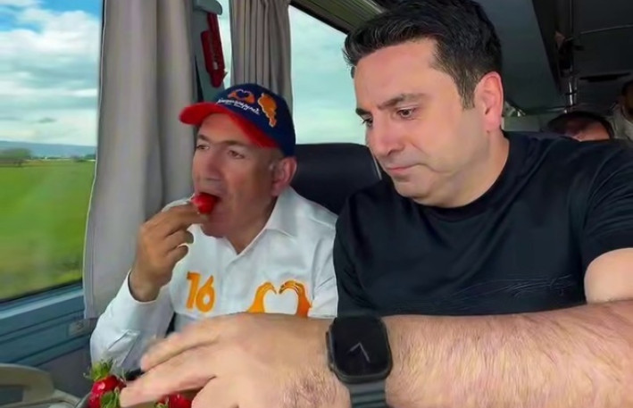 Paşinyan avtobusda bu dəfə çiyələk yedi - VIDEO