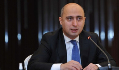 Onu işdən çıxardı - FOTO