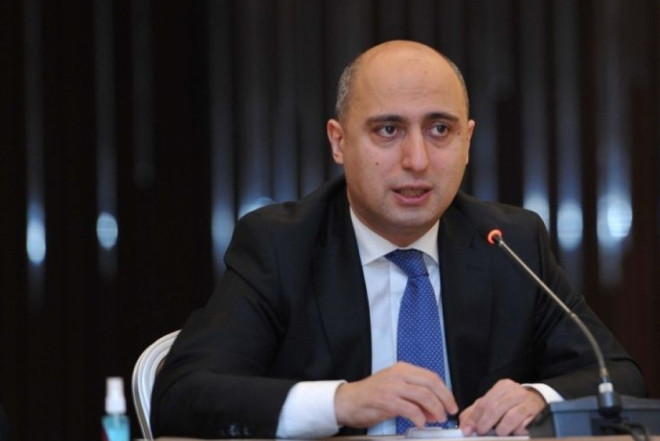 Onu işdən çıxardı - FOTO