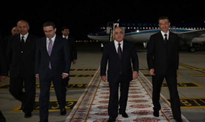Baş nazir Əli Əsədov Türkmənistana səfər edib 