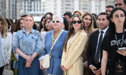 Prezidentin qızı və gəlini perulu rəssamın sərgisində - FOTOLAR