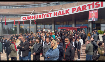 Ankara qarışdı: Polis CHP binasına daxil oldu 