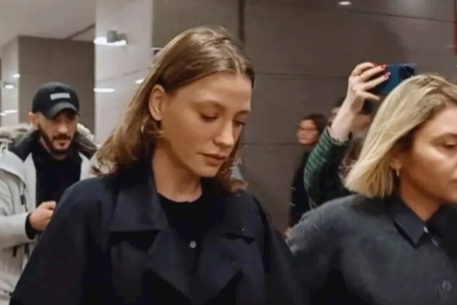 Serenay Sarıkaya ölkəyə ayaq basan kimi saxlanıldı